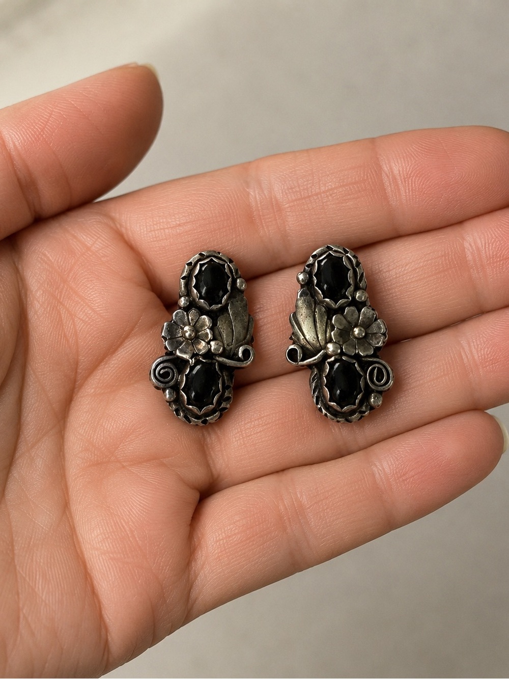 Vintage Navajo Dual Cabochons Oval Black Onyx 925 Marked E K Leaf Floral No Back